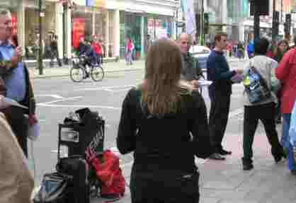 Sticky leafletting clam takes up position