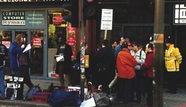 .. and yet more
protesters plus sound system