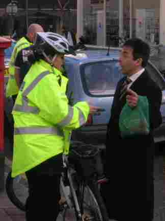 Argumentative Clam, his shopping, policewoman