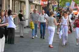 Spreading out leafletting