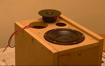 Mounting speaker units in boxes;
JPG 10kB